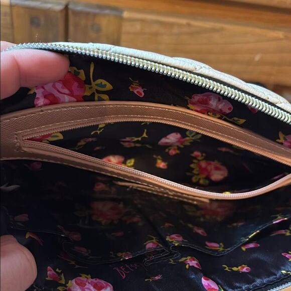 Betsey Johnson Cream and Black Quilted Cosmetic Bag Triple Heart Tags - Picture 7 of 7